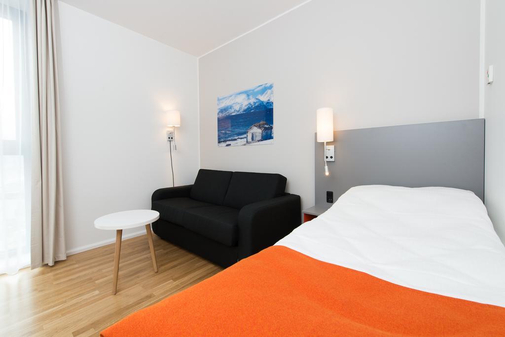 Pingvinhotellet Unn Tromsø Oda fotoğraf